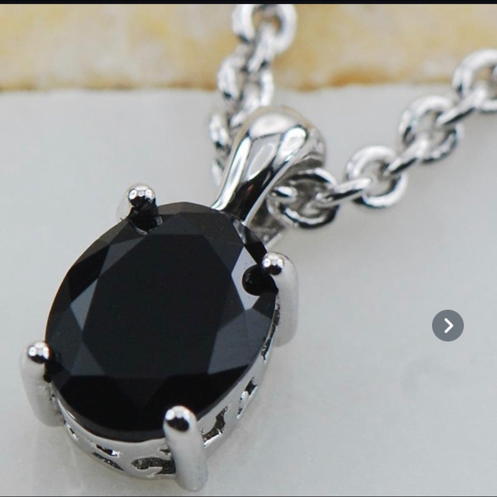 Black onyx oval pendant